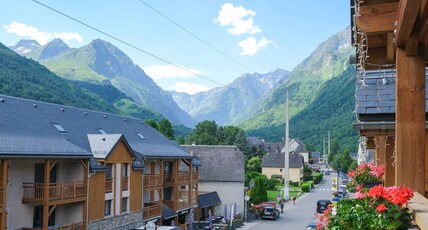 MERCURE LOUDENVIELLE Room Type - Comfortable triple room with balcony, view of village