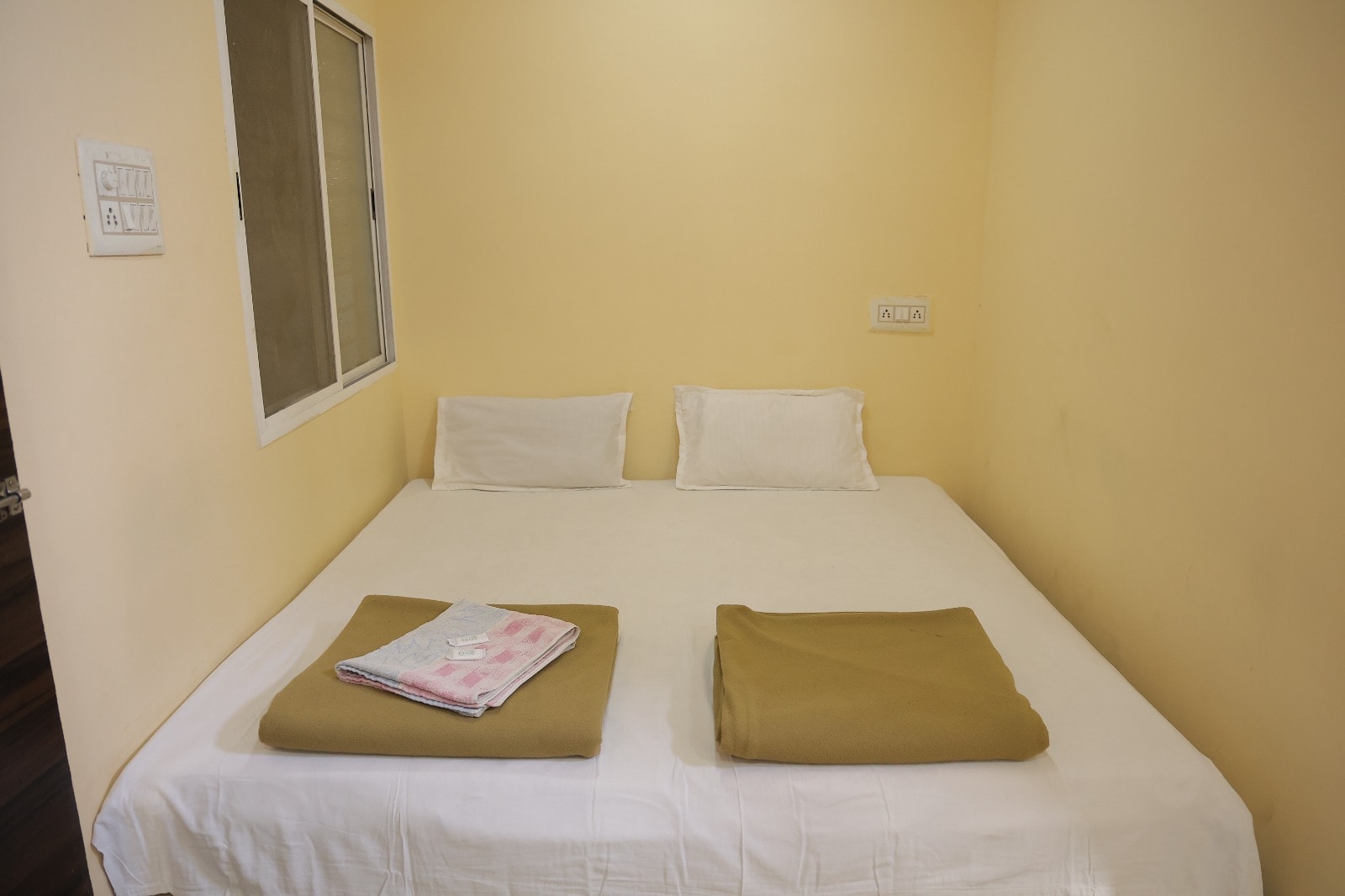 Mahakal lok guest house - Tap to explore photos
