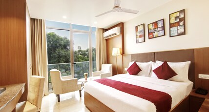 Saltstayz Select - Unitech Cyber Park Room Type - Superior Room with Kitchenette and Balcony