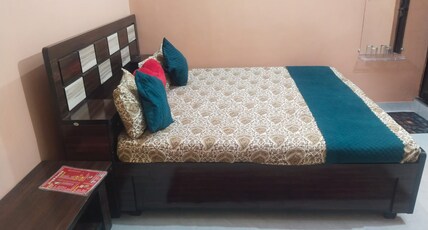 Kusum guest House Room Type - Ac Family room 2