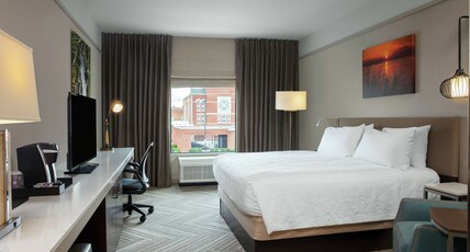 Hilton Garden Inn Mobile Downtown Room Type - 1 KING BED W ACC BATHTUB