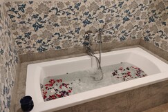 Elegant Holiday Homes | 2 BHK Villa & Rooms