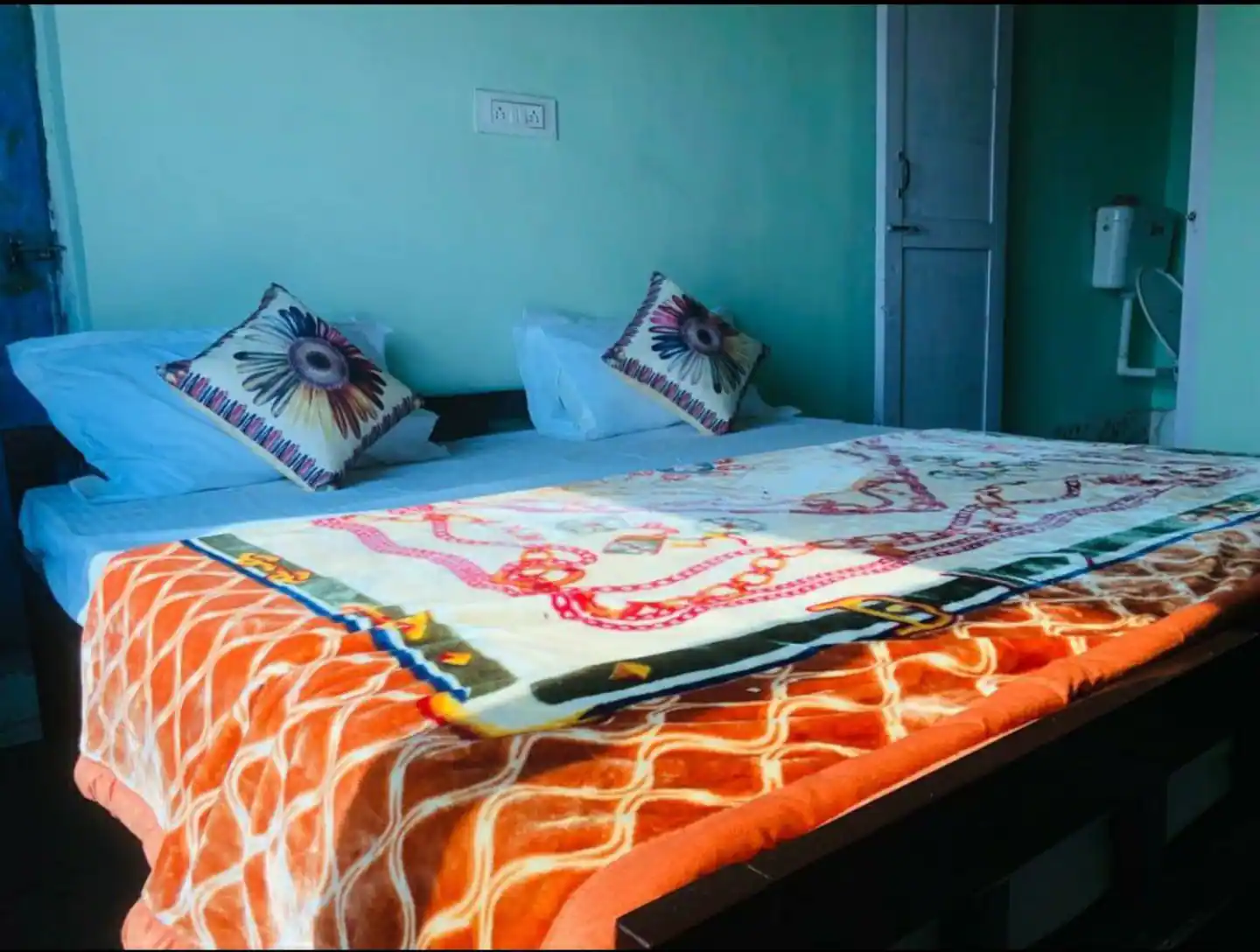 Charlie's Home - Tap to explore photos