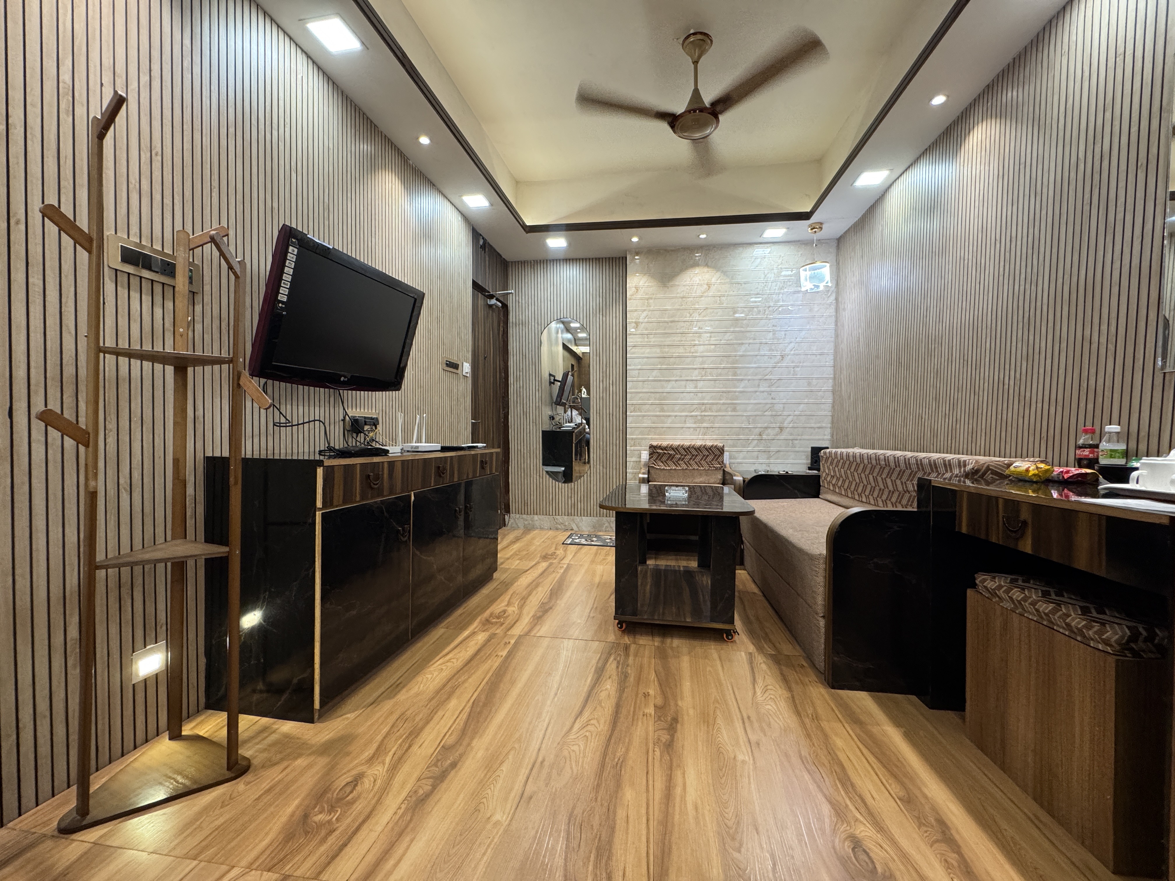 Ostro Inn Studio Apartment - Tap to explore photos