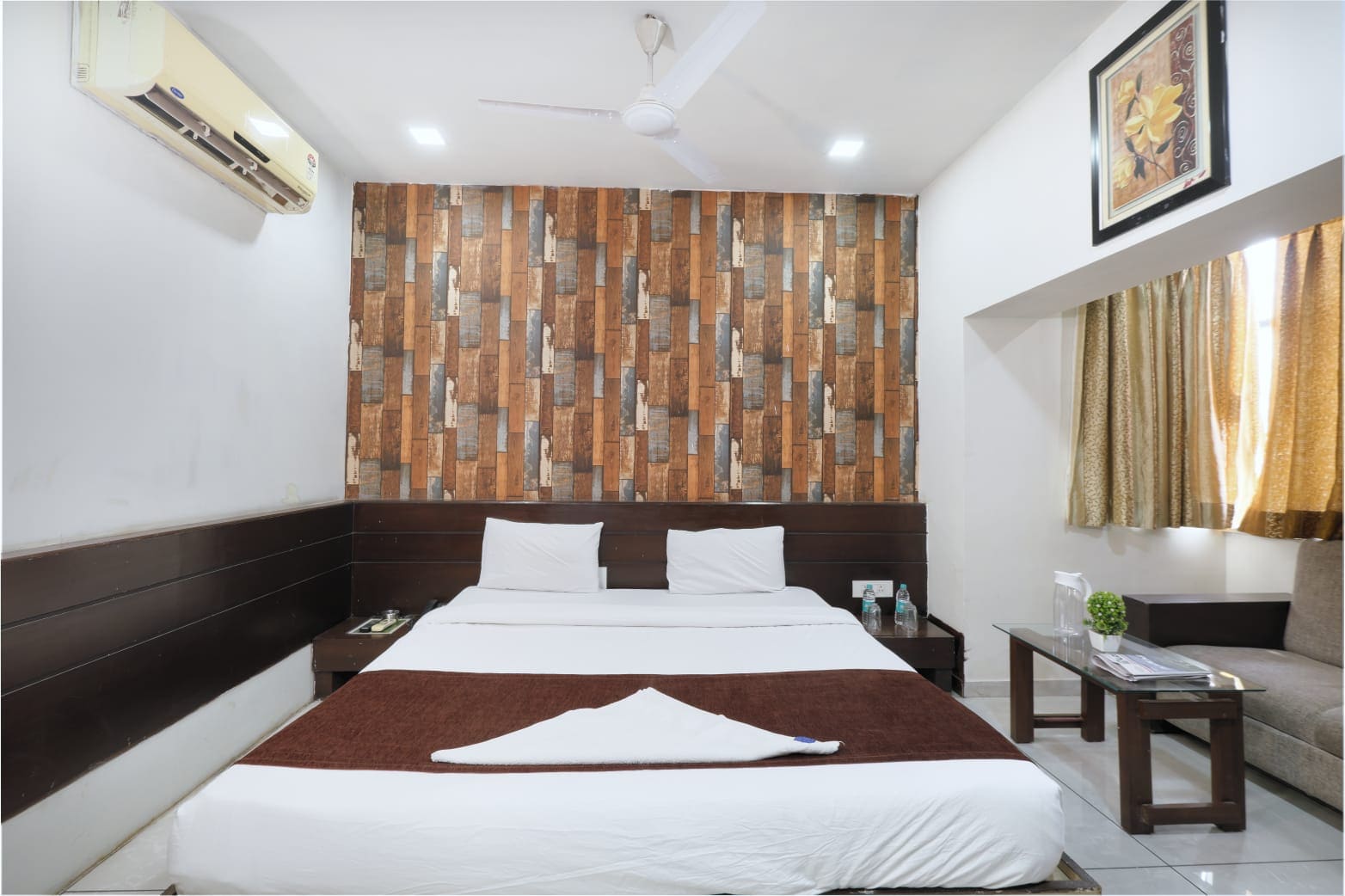 Hotel PALMVIEW RESIDENCY - Tap to explore photos
