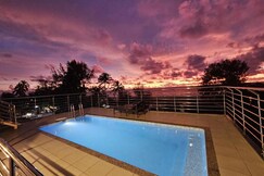 THE SEA by CLUB TRAVALET