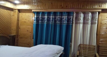 Hotel Uttarayan Room Type - Deluxe Room