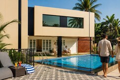 Bumble Bee | Serene Escape with Swimming Pool