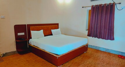 Shree Gulab Mansion Hotel and Restaurant Room Type - Deluxe Room