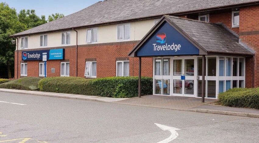 Travelodge Wakefield Woolley Edge M1 Northbound - Tap to explore photos
