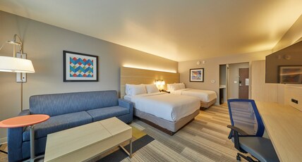 Holiday Inn Express & Suites Hermiston Downtown Room Type - 2 Queen Suite Communications Accessible