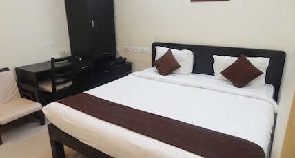 BALAJI RESIDENCY OPPOSITE TO KOYAMBEDU BUS STAND & METRO STATION Room Type - Premium Deluxe