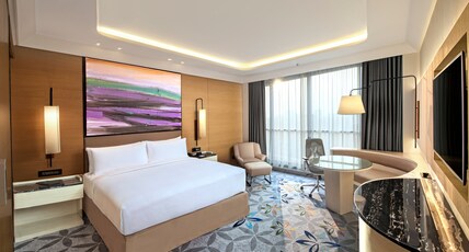 DoubleTree by Hilton Ahmedabad Room Type - Executive King Room