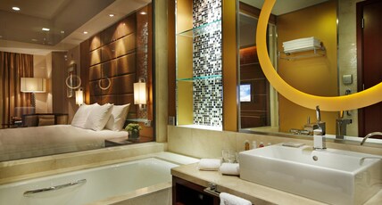 Crowne Plaza YANTAI SEA VIEW  Room Type - 1 King Standard Club Floor