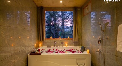 StayVista at Plum @ The Orchard Song- Chail With Jacuzzi Room Type - StayVista at Plum @ The Orchard Song