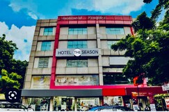 Hotel The Season