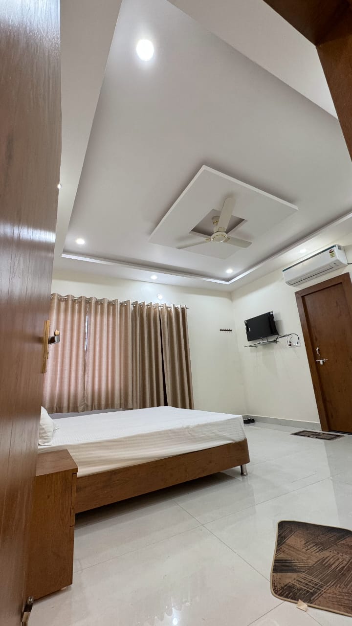 Hotel Siddhi Vinayak - Tap to explore photos