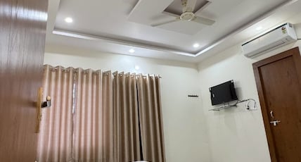 Hotel Siddhi Vinayak Room Type - Standard AC Room with TV and Balcony