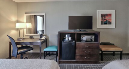 Hampton Inn & Suites by Hilton Albuquerque Airport Room Type - 2 QNS MICROWV FRIDGE NS