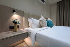 Galleria Autograph Luxury 1 BHK Near HUDA Metro