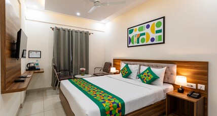 Treebo Orchid Silver Room Type - Deluxe Room With City View