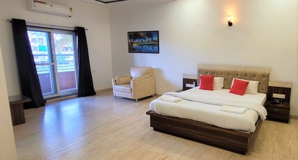 Hotel Om Inn Room Type - Deluxe Room