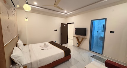 Hotel Dhanwik Room Type - Deluxe Double room