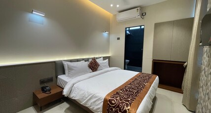 Hotel Vishwaraj Residency Room Type - Deluxe Room