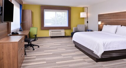 Holiday Inn Express & Suites Elgin, an IHG hotel Room Type - 1 King Bed Standard