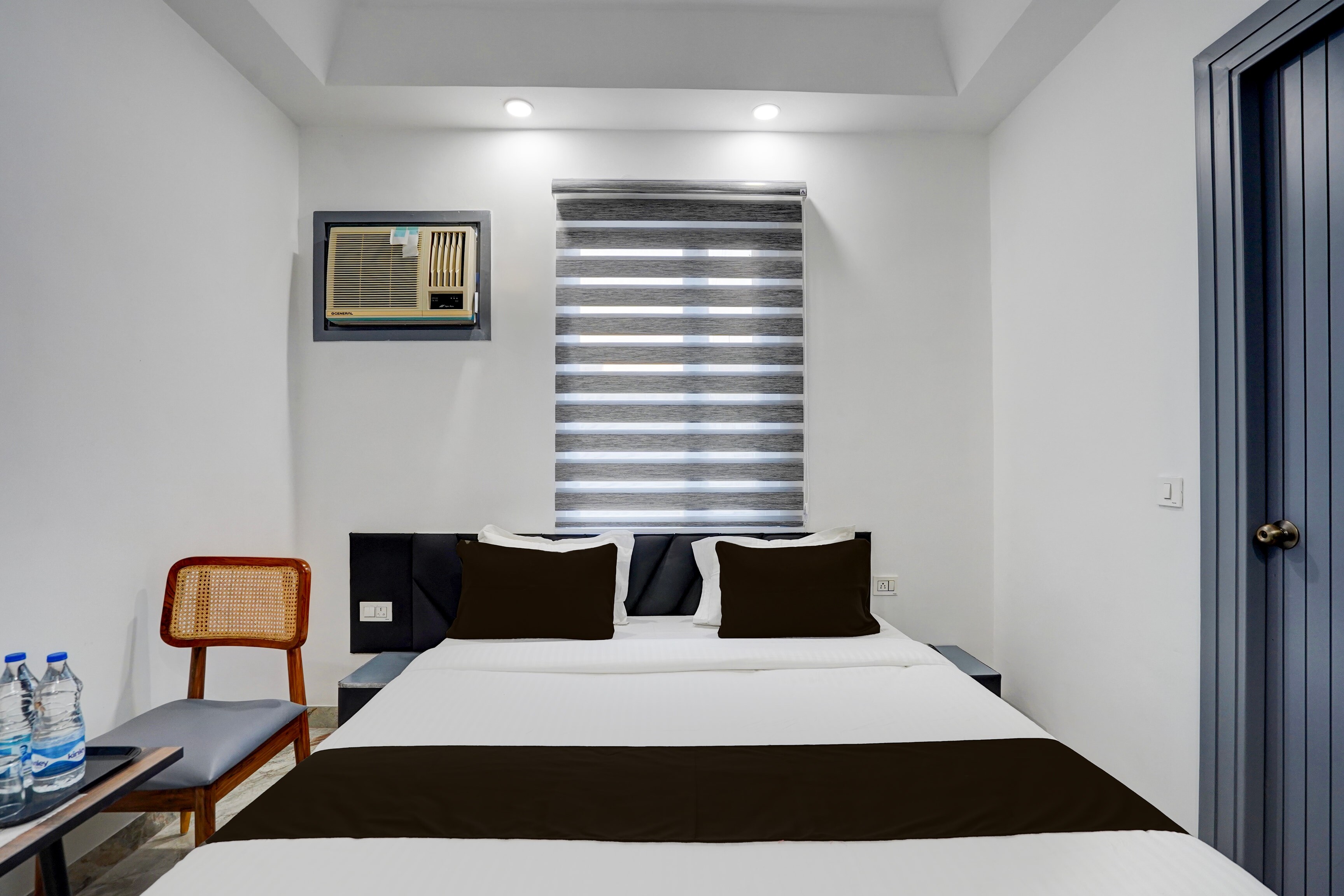 Hotel O Premium Rooms - Tap to explore photos