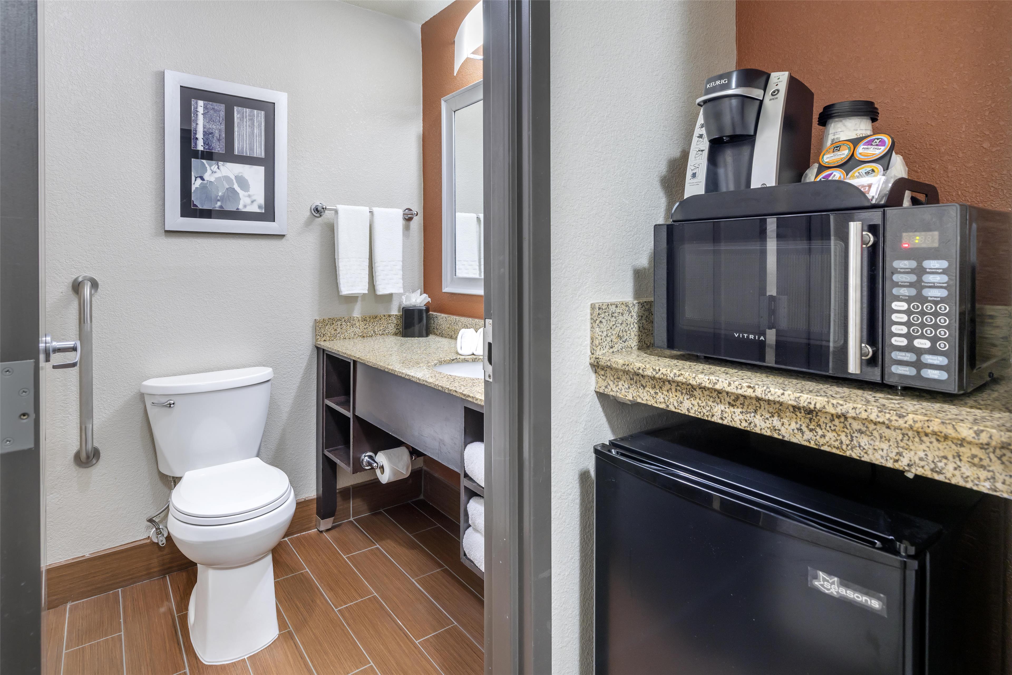 Best Western Plus Lee's Summit Hotel & Suites - Tap to explore photos