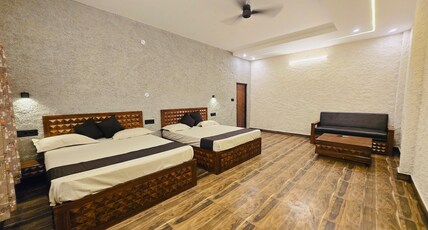 Earth Home Katarniaghat Room Type - Air Conditioned Family Room