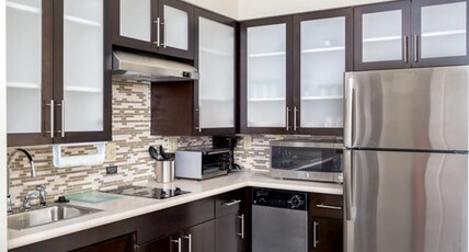 Staybridge Suites COLLEGE STATION, an IHG hotel Room Type - 2 Bedroom Suite Communication Mobility Accessible Tub