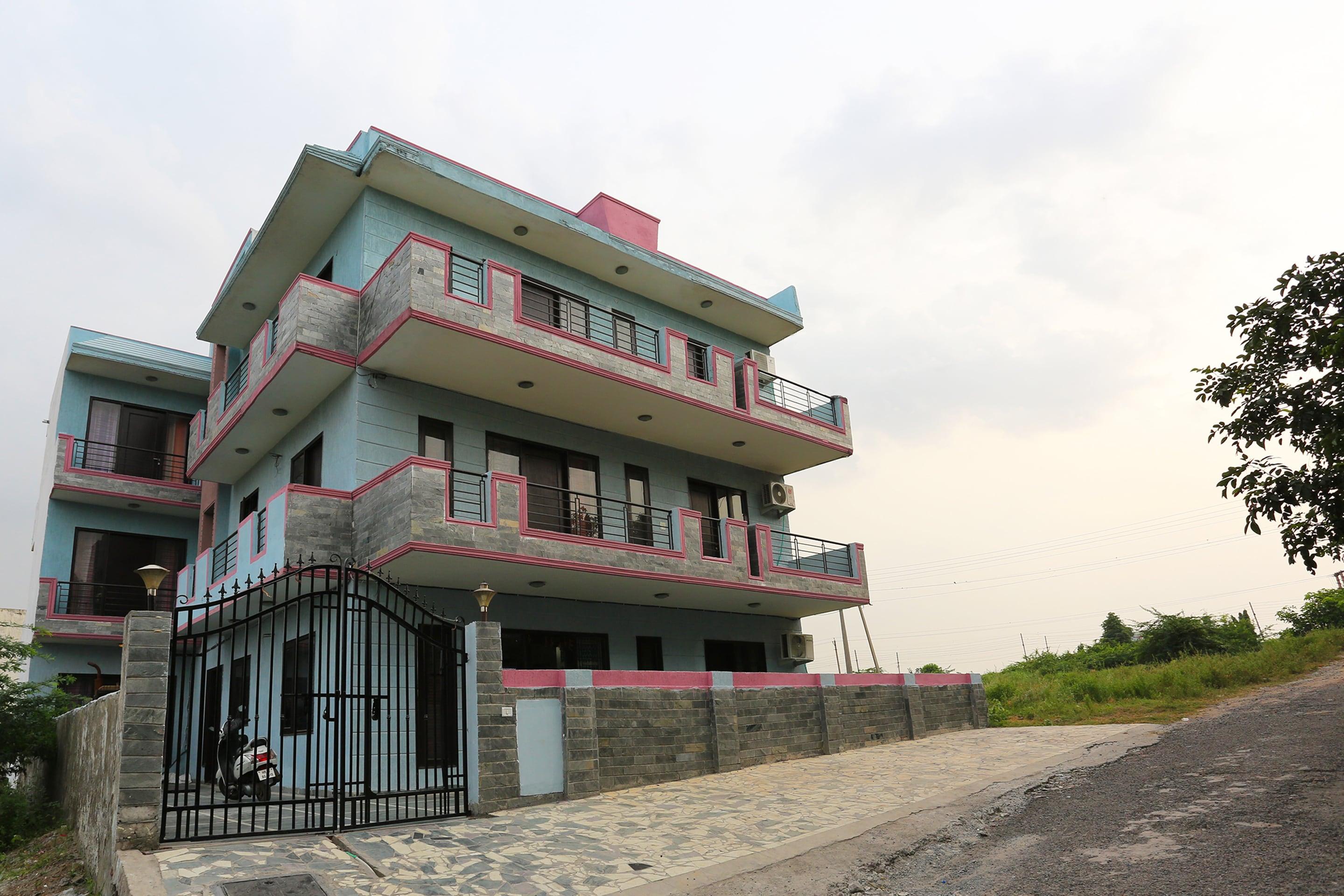 OYO 9274 Homey Stay Suites - Tap to explore photos
