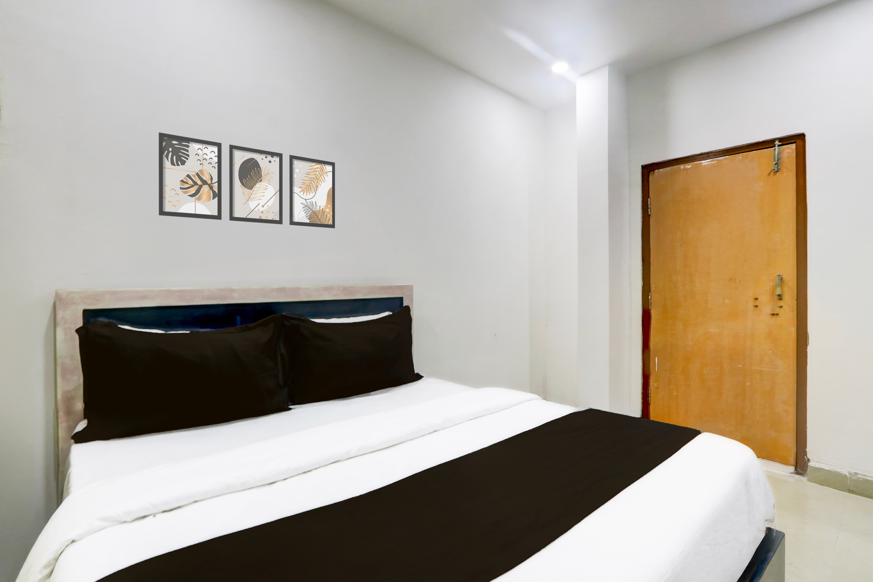 Hotel O by OYO Tara Grand luxury Rooms - Tap to explore photos
