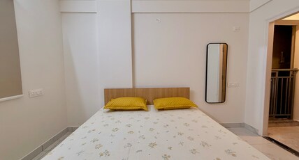 HomeSlice Sarjapur - Balcony Rooms Room Type - Deluxe King Room with Balcony - (No View)