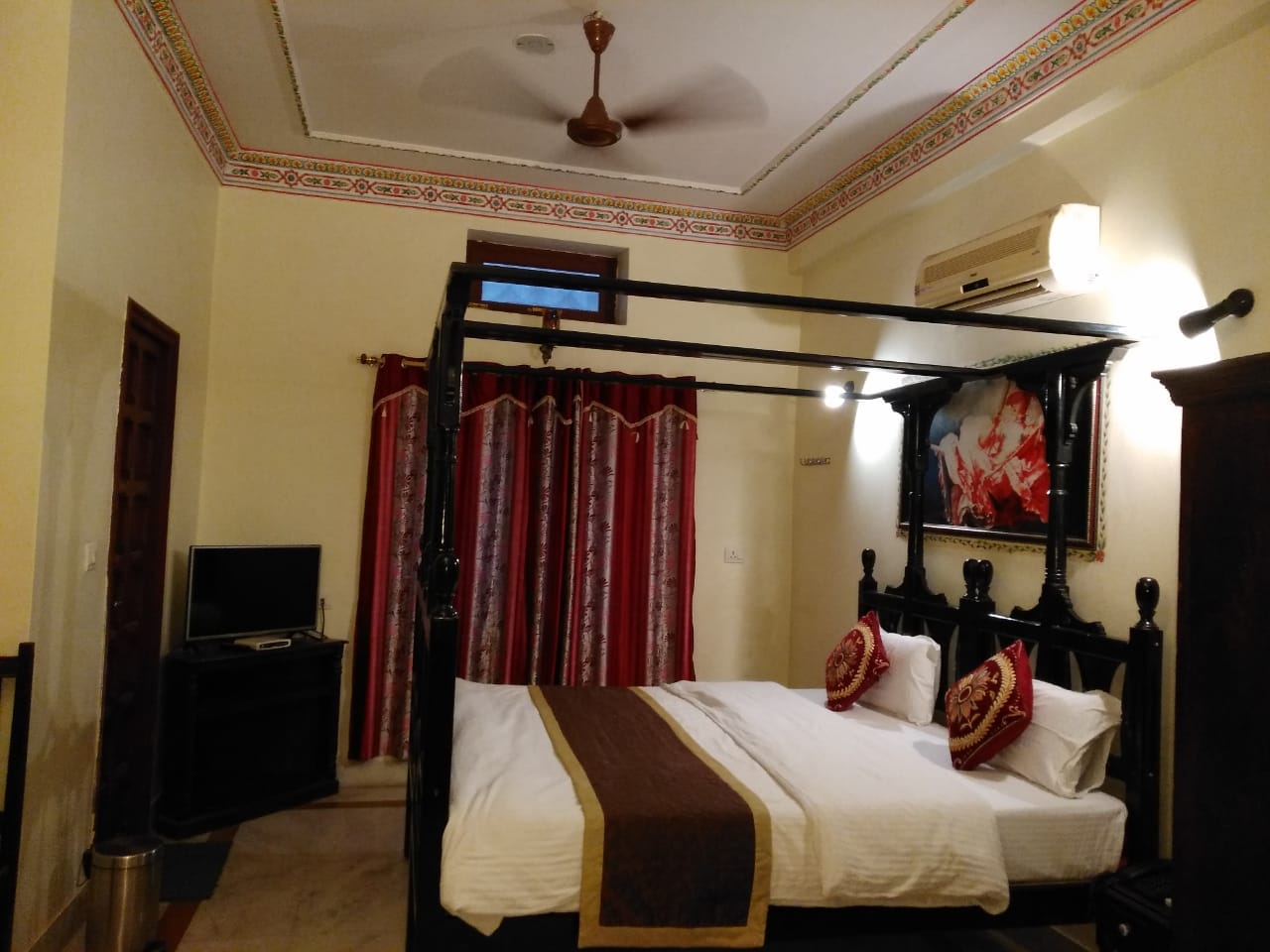 Heritage Kuchaman Haveli - Tap to explore photos
