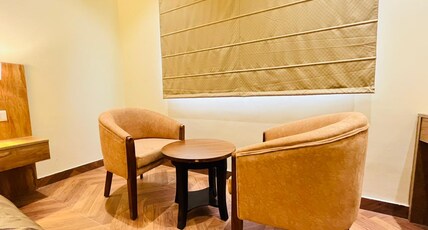 Hotel Ekas - 200 M from Charbagh Railway Station Room Type - STANDARD ROOM