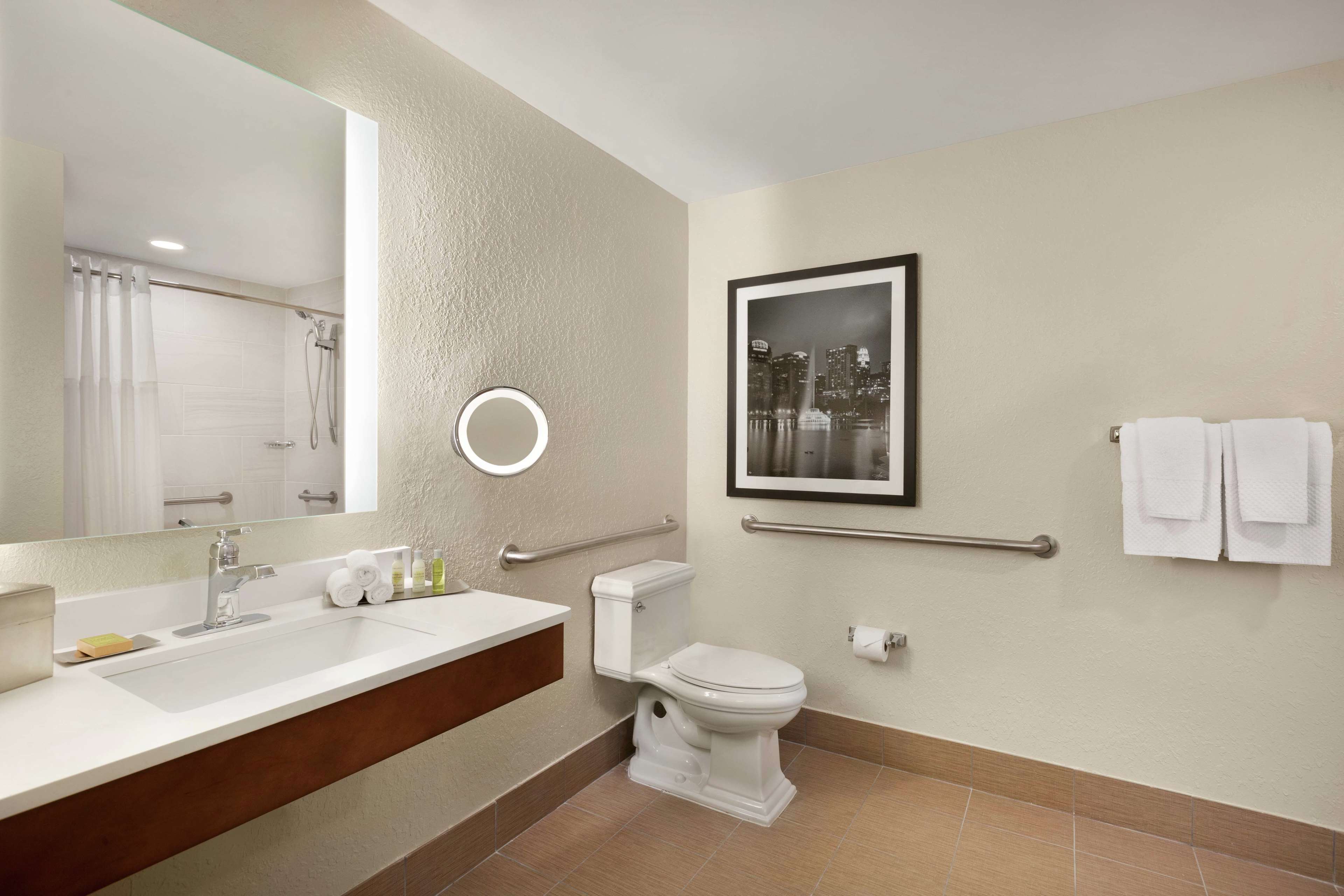 DoubleTree by Hilton Orlando Downtown - Tap to explore photos