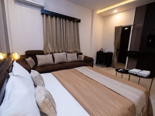 D villa - Tap to explore photos