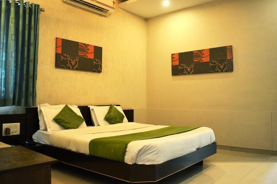 Hotel Landmark. - Tap to explore photos