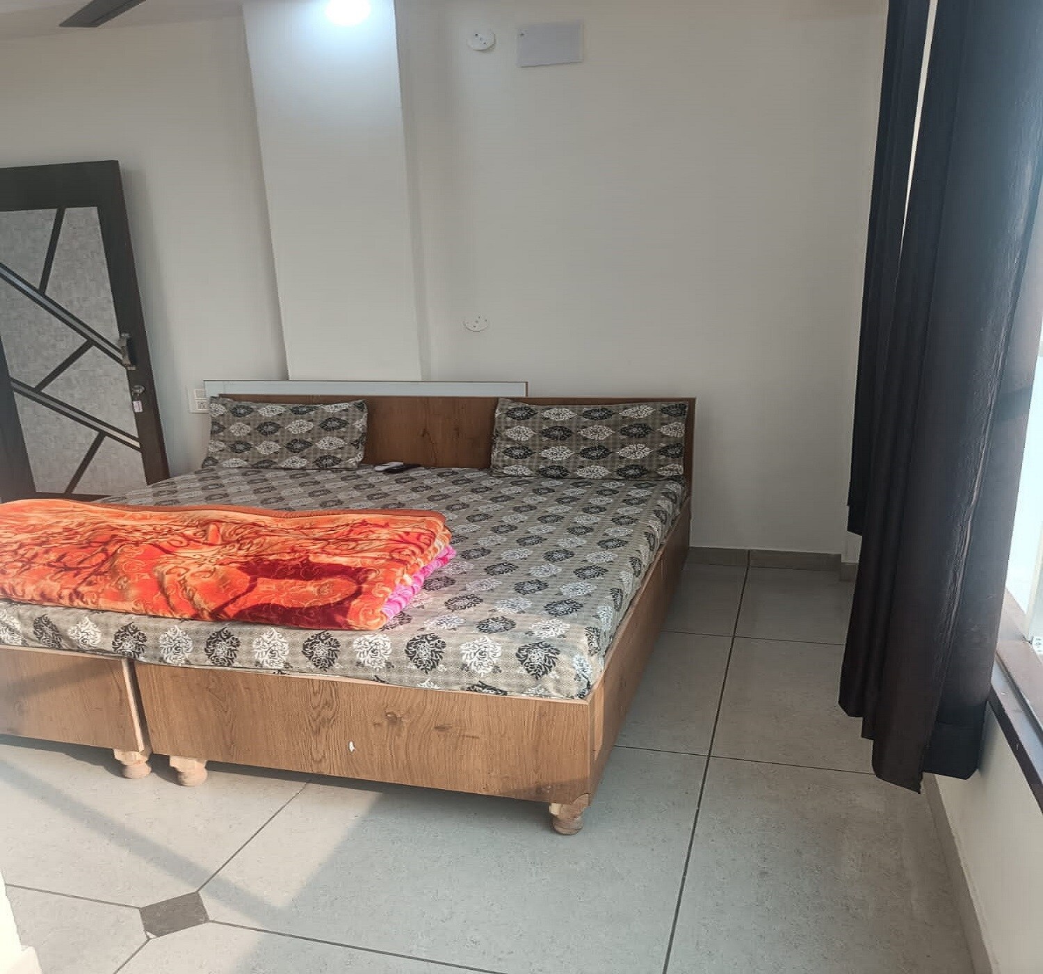 Hotel Sun Inn - Tap to explore photos