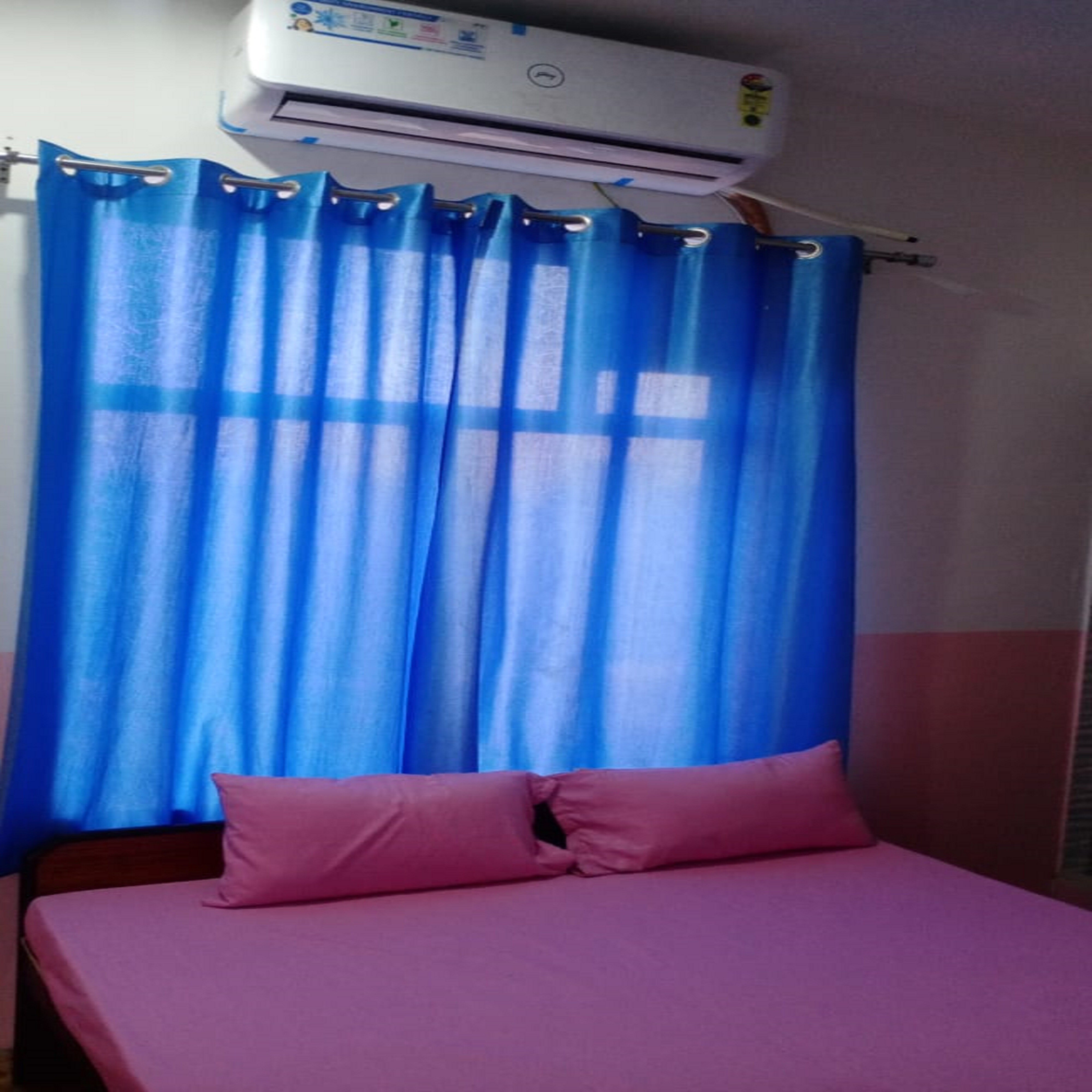 One Yogi Guest House - Tap to explore photos