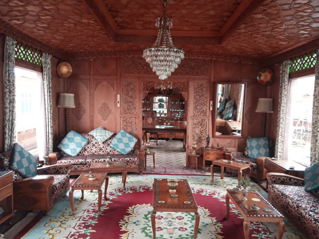 Maharaja Palace Houseboat - Tap to explore photos