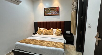 Yuvraj Residency Room Type - Deluxe Room