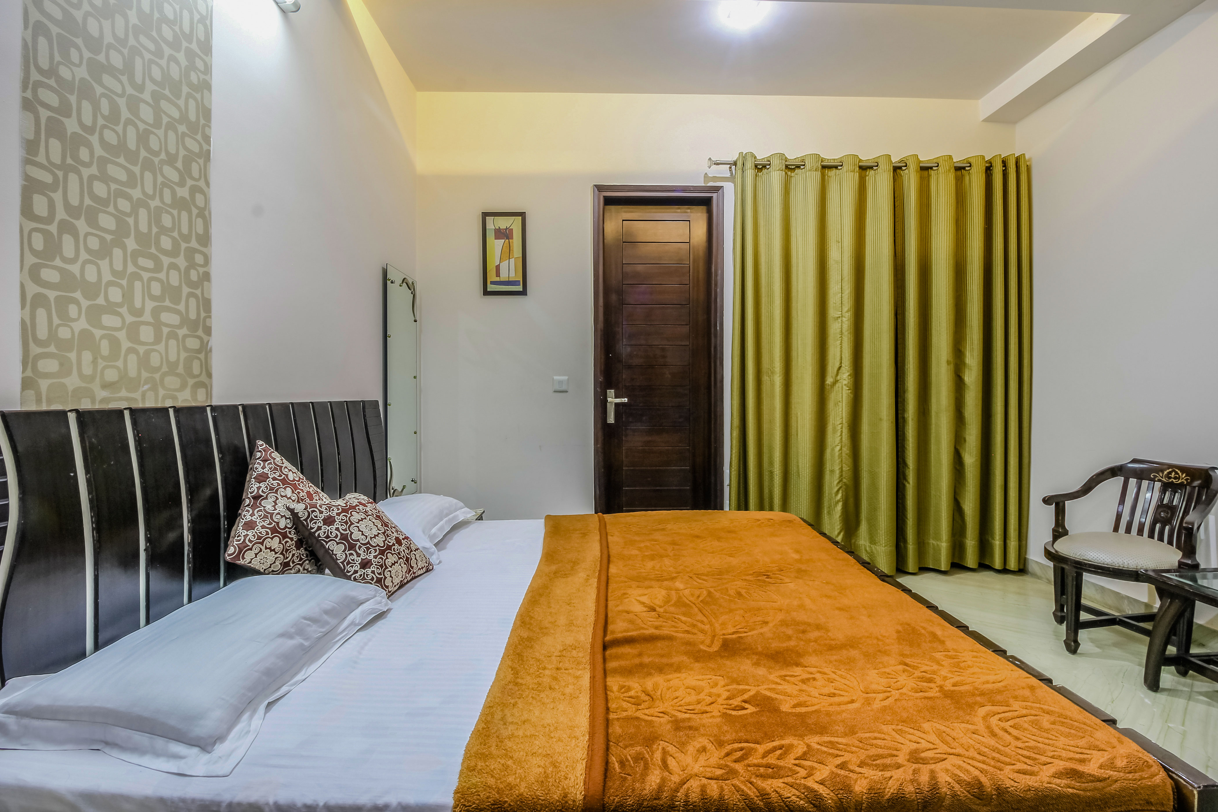 Stay Royal Bed & Breakfast - Tap to explore photos