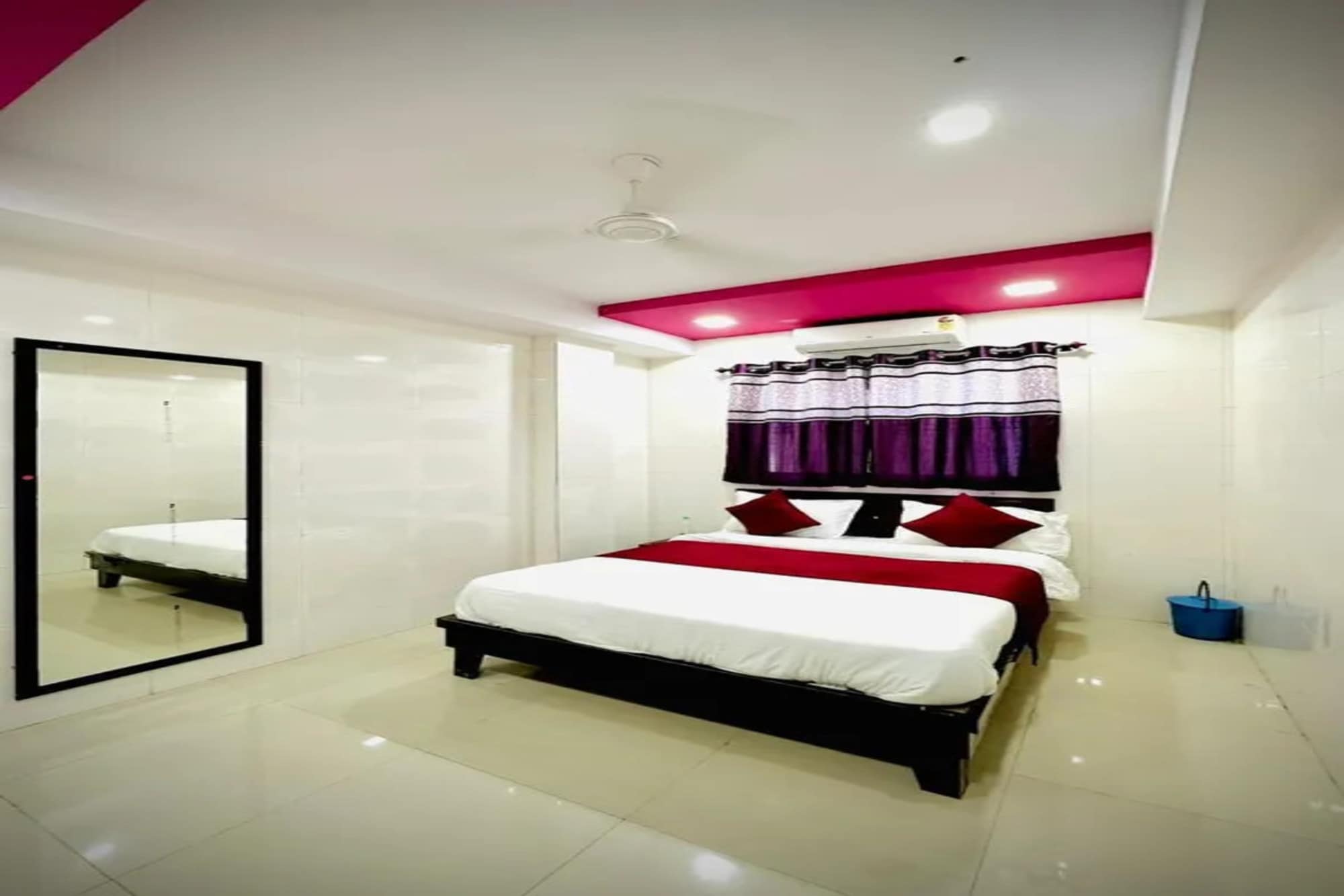 FabHotel Aarvi Inn - Tap to explore photos