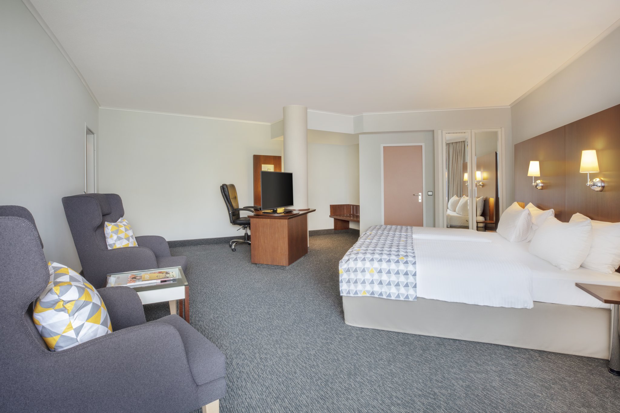 Holiday Inn Munich - South - Tap to explore photos