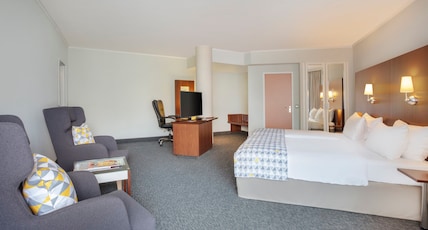 Holiday Inn Munich - South Room Type - 1 King Premium Balcony Holiday Inn Munich - South Room Type - 1 King Premium Balcony