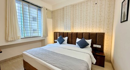 Hotel Regency Room Type - DELUXE DOUBLE BED ROOM